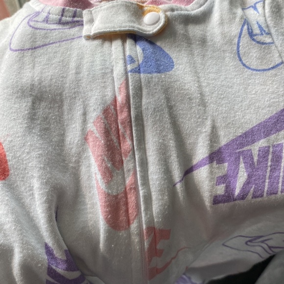 Nike Baby Sleeper with Mitt cover - Picture 6 of 6